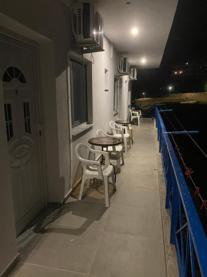 Eleni'S Holiday Rooms Himare Exterior foto