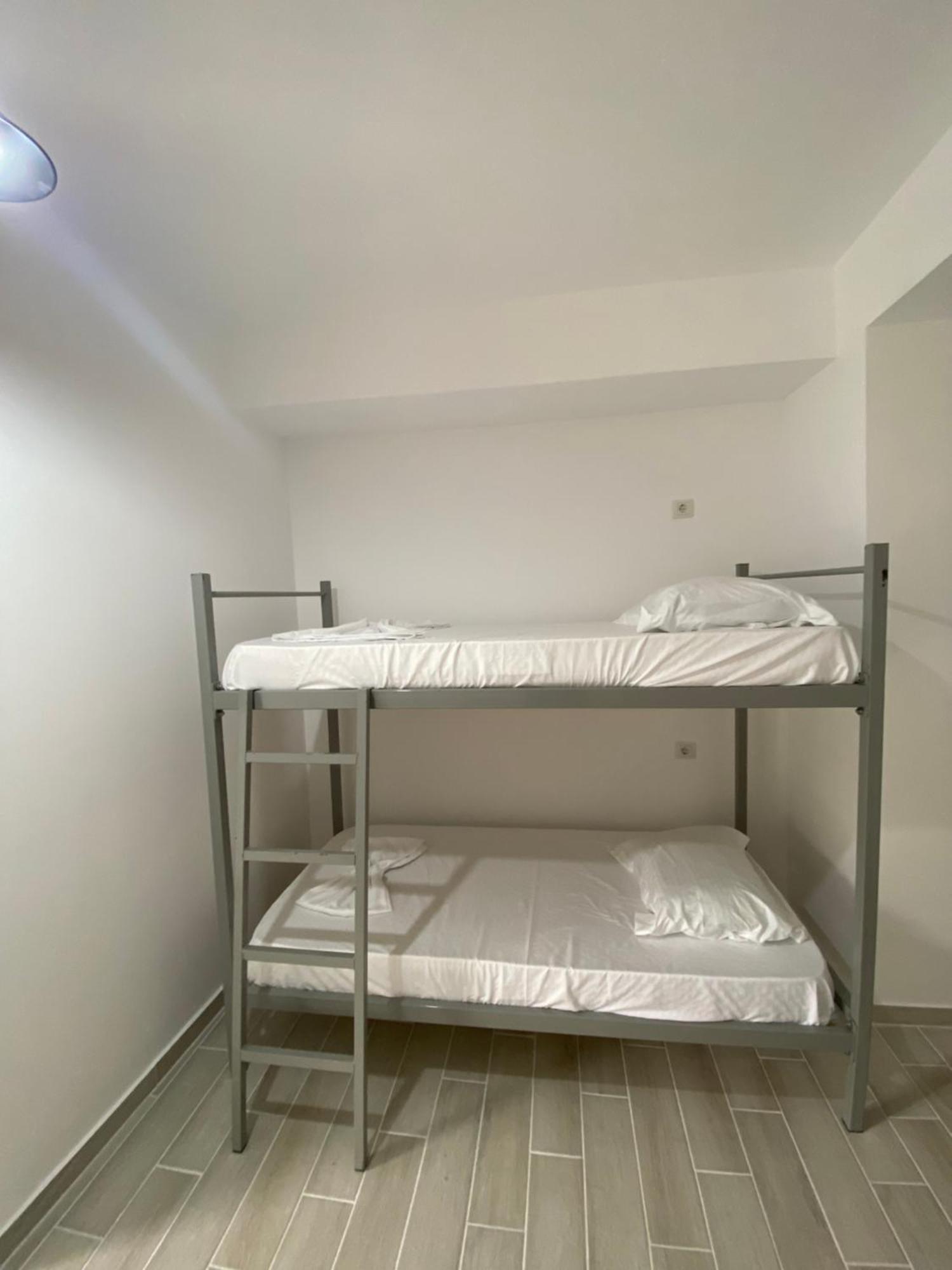 Eleni'S Holiday Rooms Himare Exterior foto