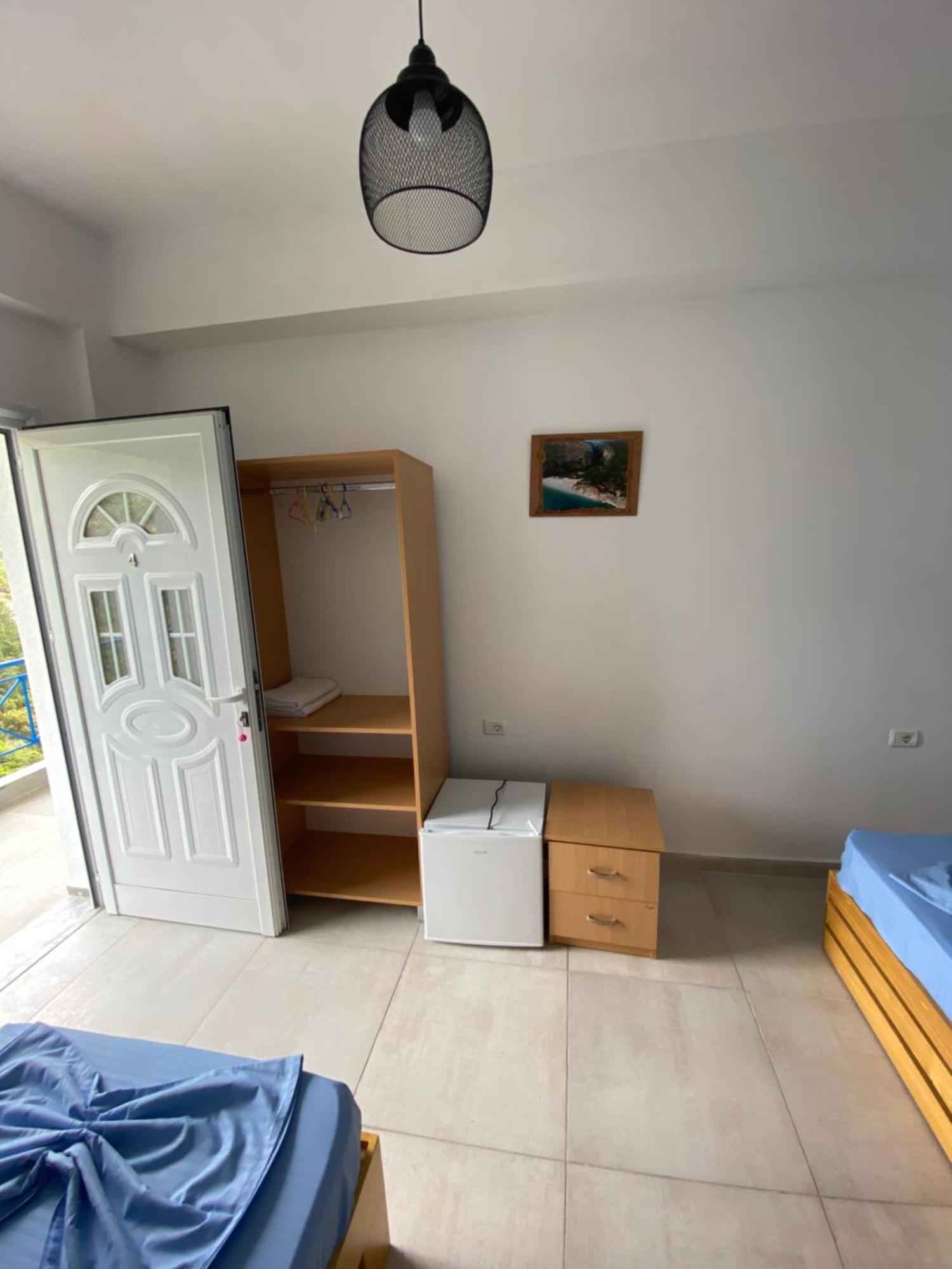 Eleni'S Holiday Rooms Himare Exterior foto